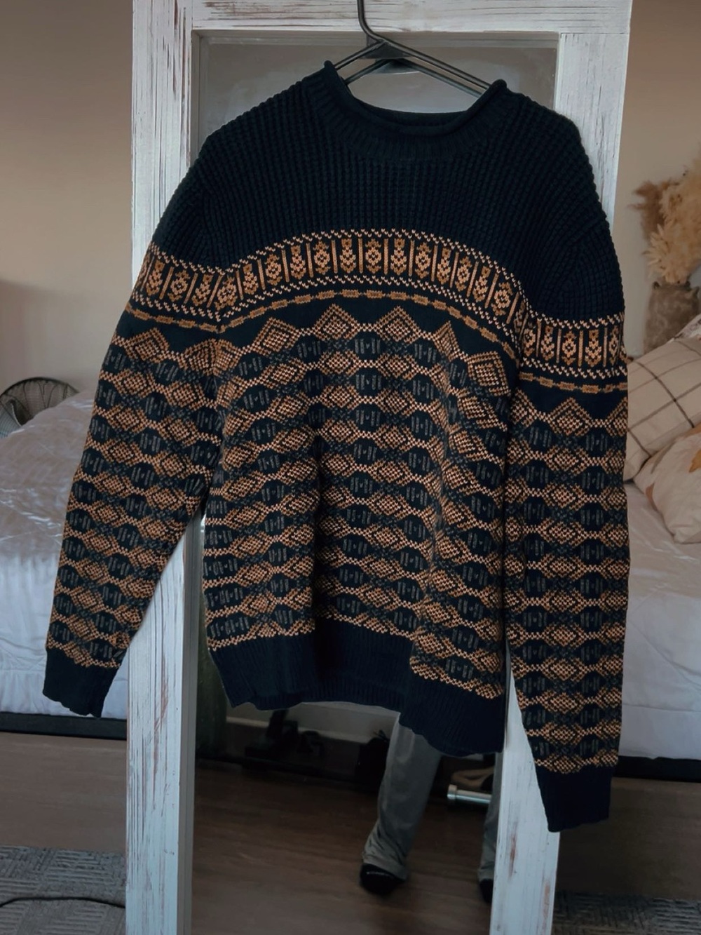 Men's Blue and Tan Patterned Knit Sweater - Picture 2 of 5
